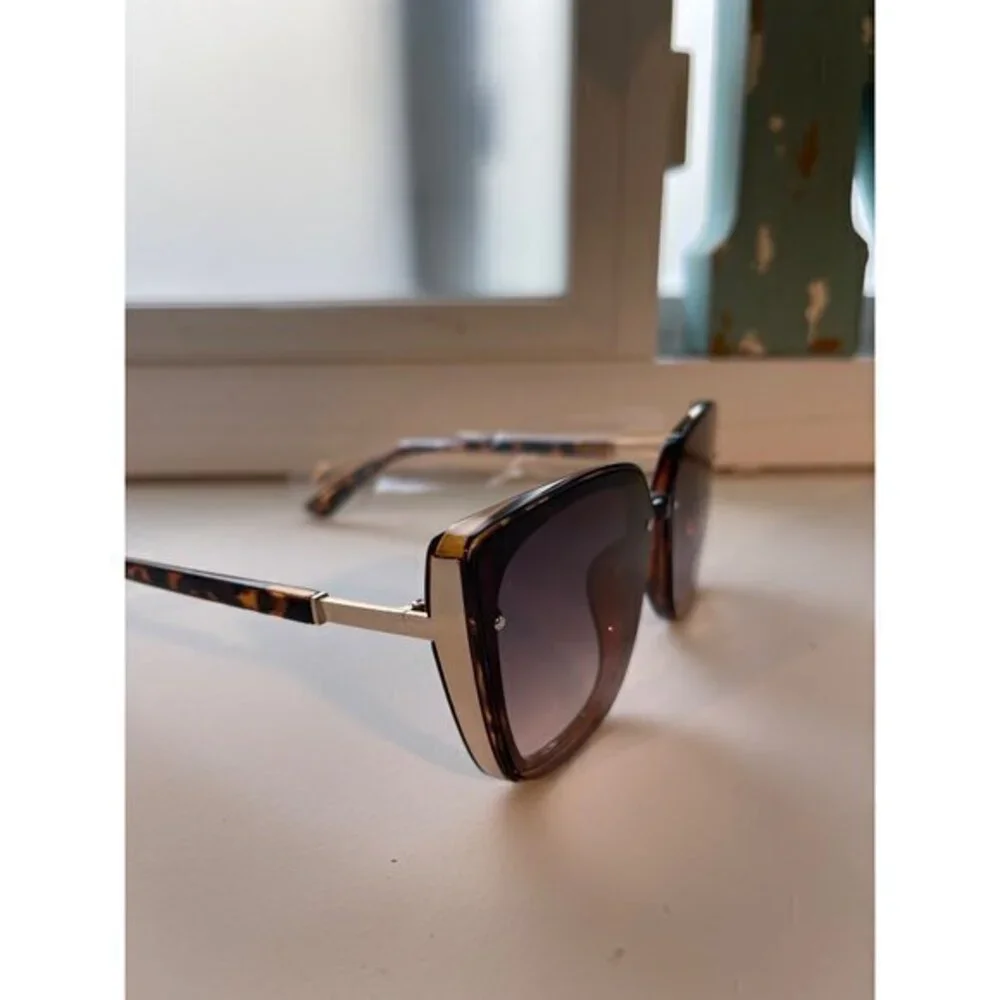 Don't Sass Me Sunglasses Tortoise‎